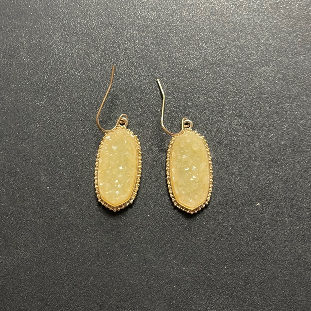 Earrings gold and cream